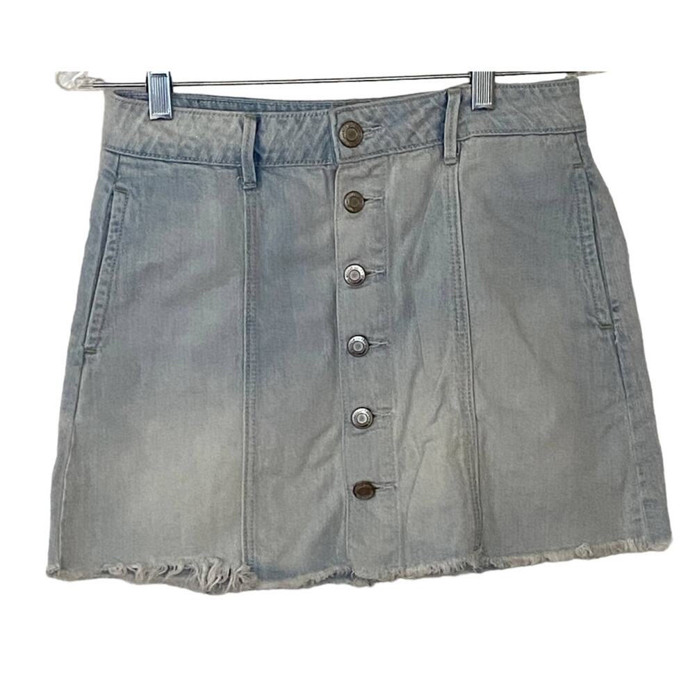 American Eagle Woman's Size 2 Light Wash Button Fly Denim Mini Y2K Jean Skirt